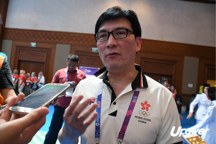 冠军教练在关键时刻的指挥举措备受赞扬