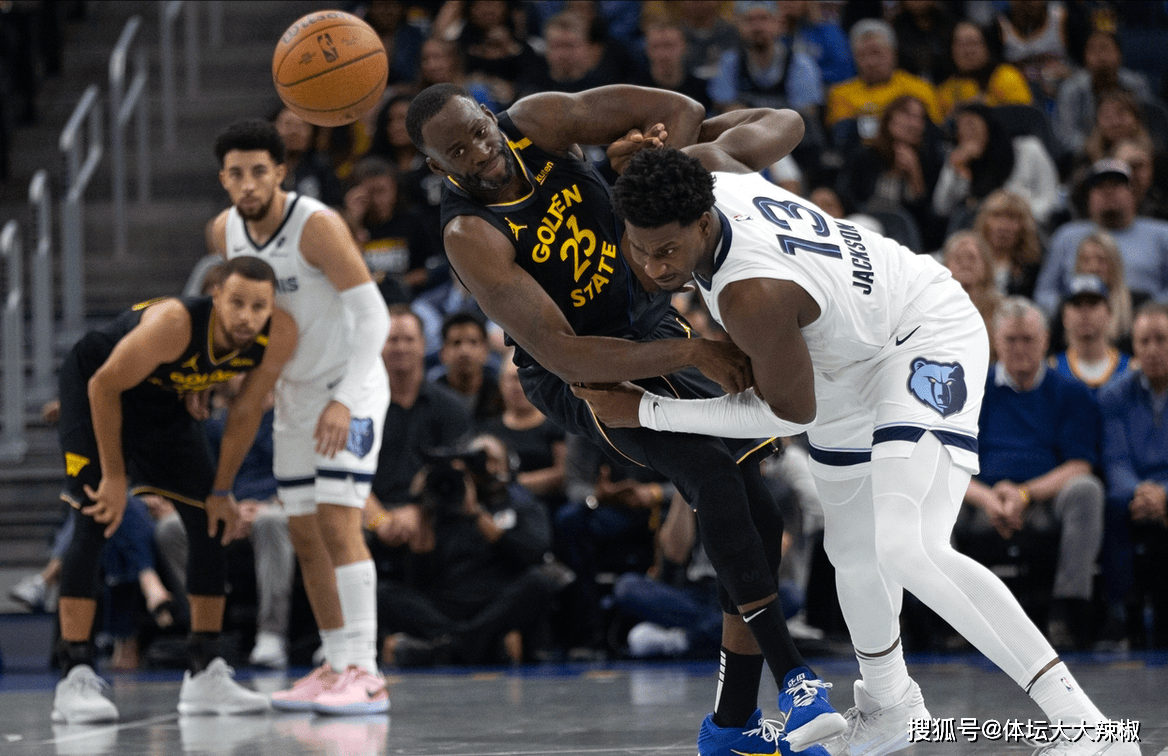 包含NBA焦点战：AC米兰vs勇士，击败引发赛后采访的词条