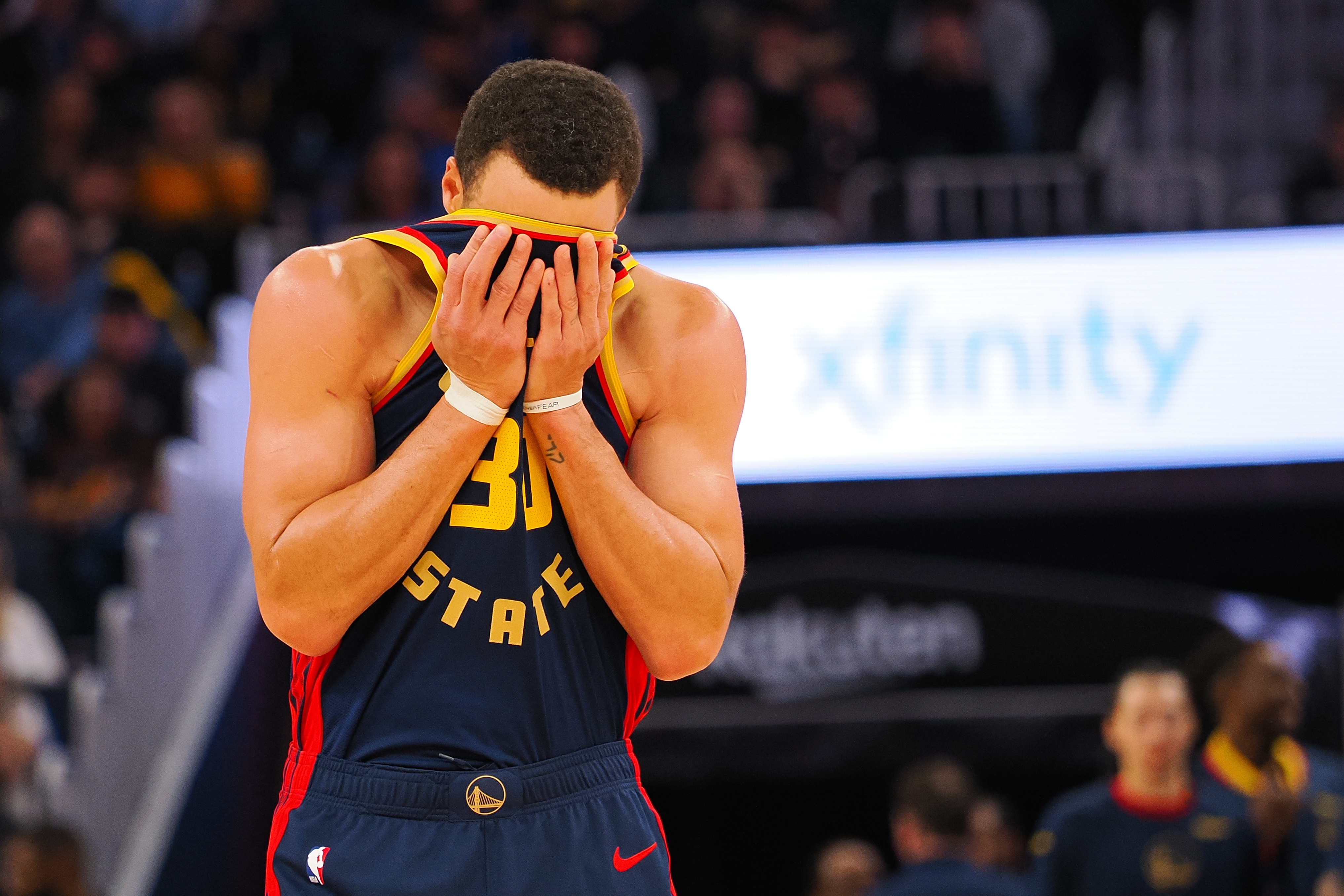 火箭客场大胜湖人,迎来两连胜 火箭客场大胜湖人,迎来两连胜