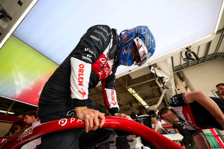 pg电子官网-红牛车队险胜威廉姆斯，周冠宇惊艳四座