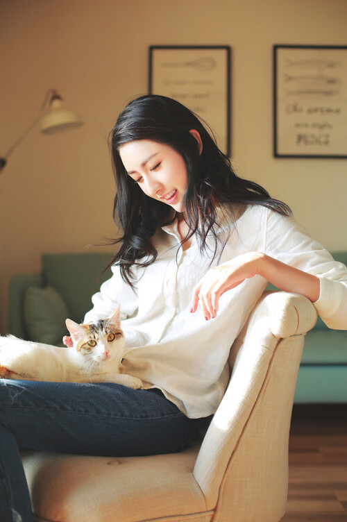 跨界风暴,哥伦比亚足球突围芬兰,皮克F1街道赛逆袭称王