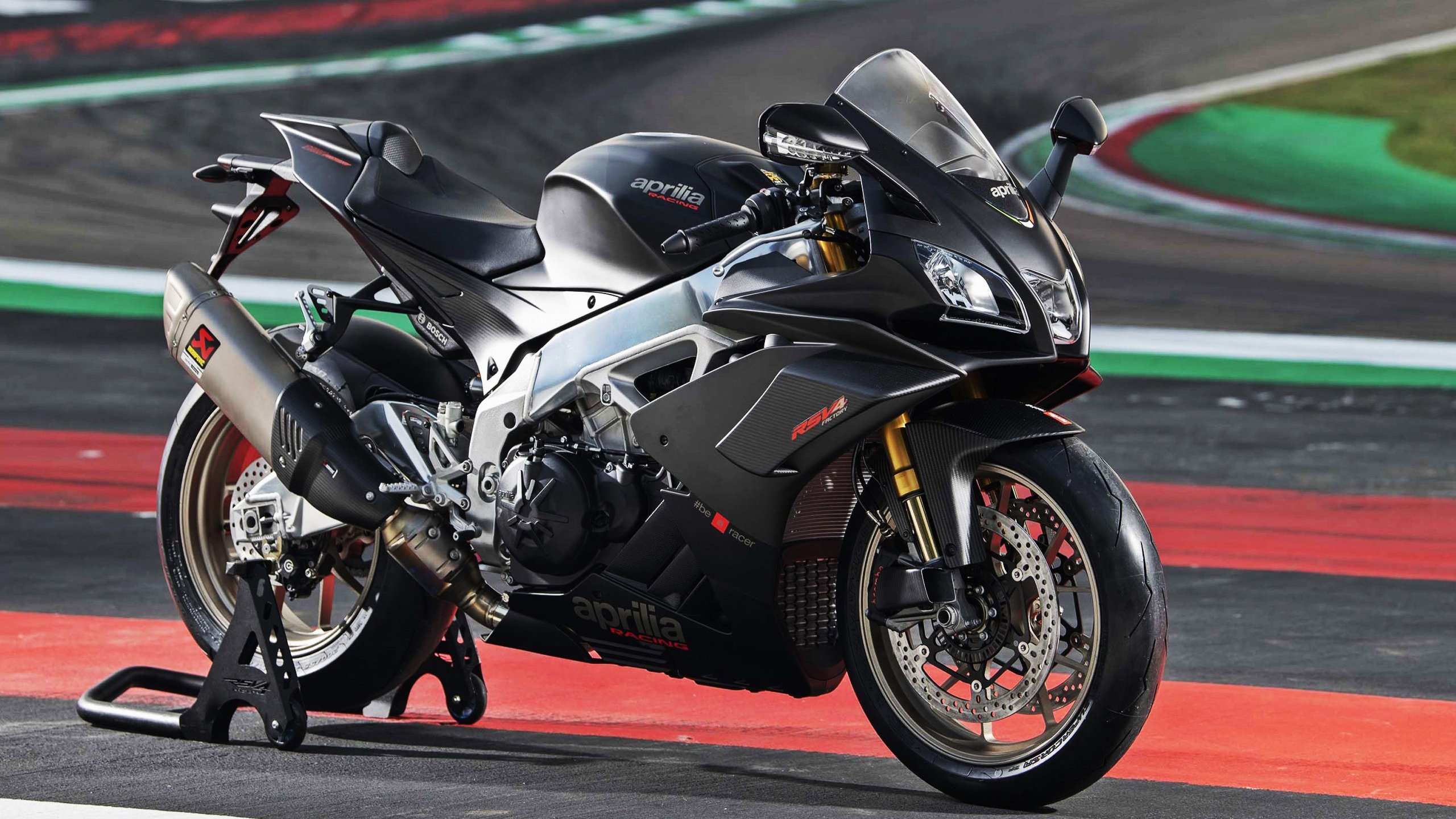 莫兰特惊艳四座,雄鹿连续得分压制上海队,跨洋对决的篮球华章